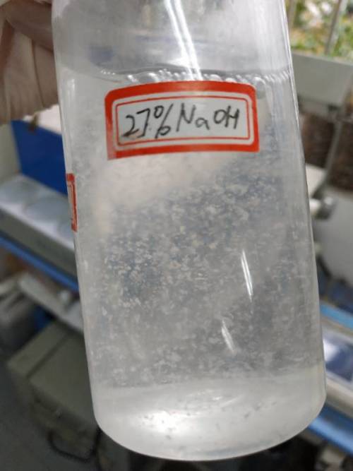 配制27%氢氧化钠溶液时白色沉淀问题的分析与解决方案